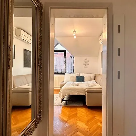 Charming Loft Apartment *